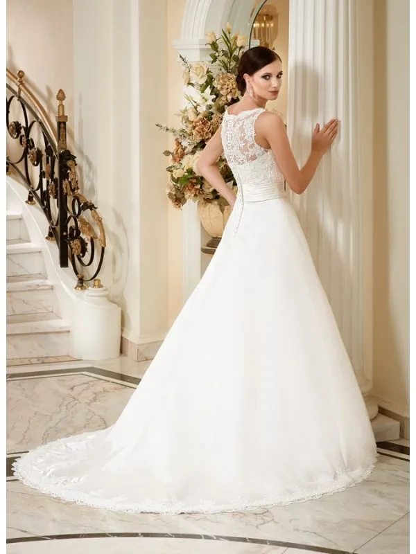 Abito da Sposa con gonna di Raso semplice e corpetto di Pizzo con scollatura illusione