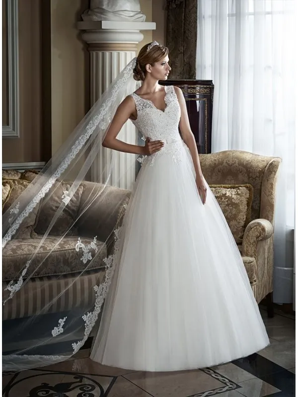 Abito da Sposa economico con scollo a V e corpetto di Pizzo con gonna semplice di Tulle