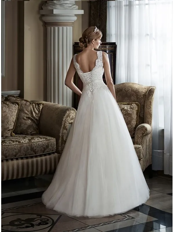 Abito da Sposa economico con scollo a V e corpetto di Pizzo con gonna semplice di Tulle