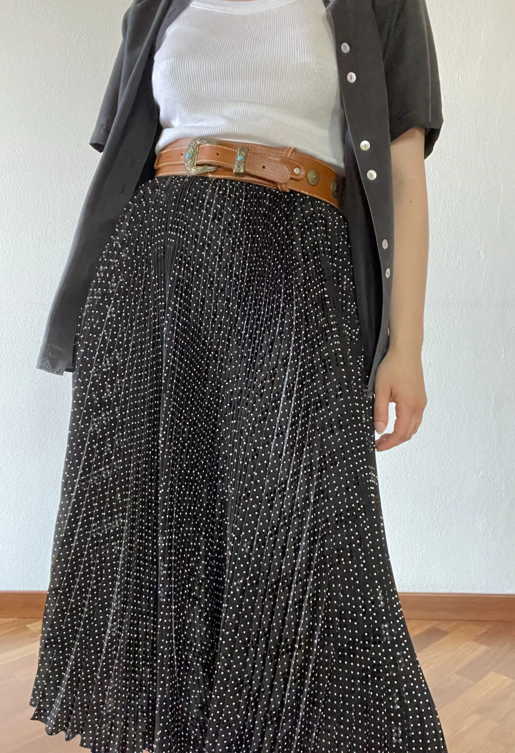 Cintura vintage in cuoio con turchesi e dettagli metallici