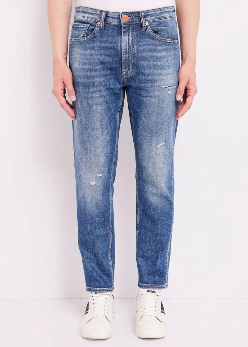 Jeans con dettagli destroyed