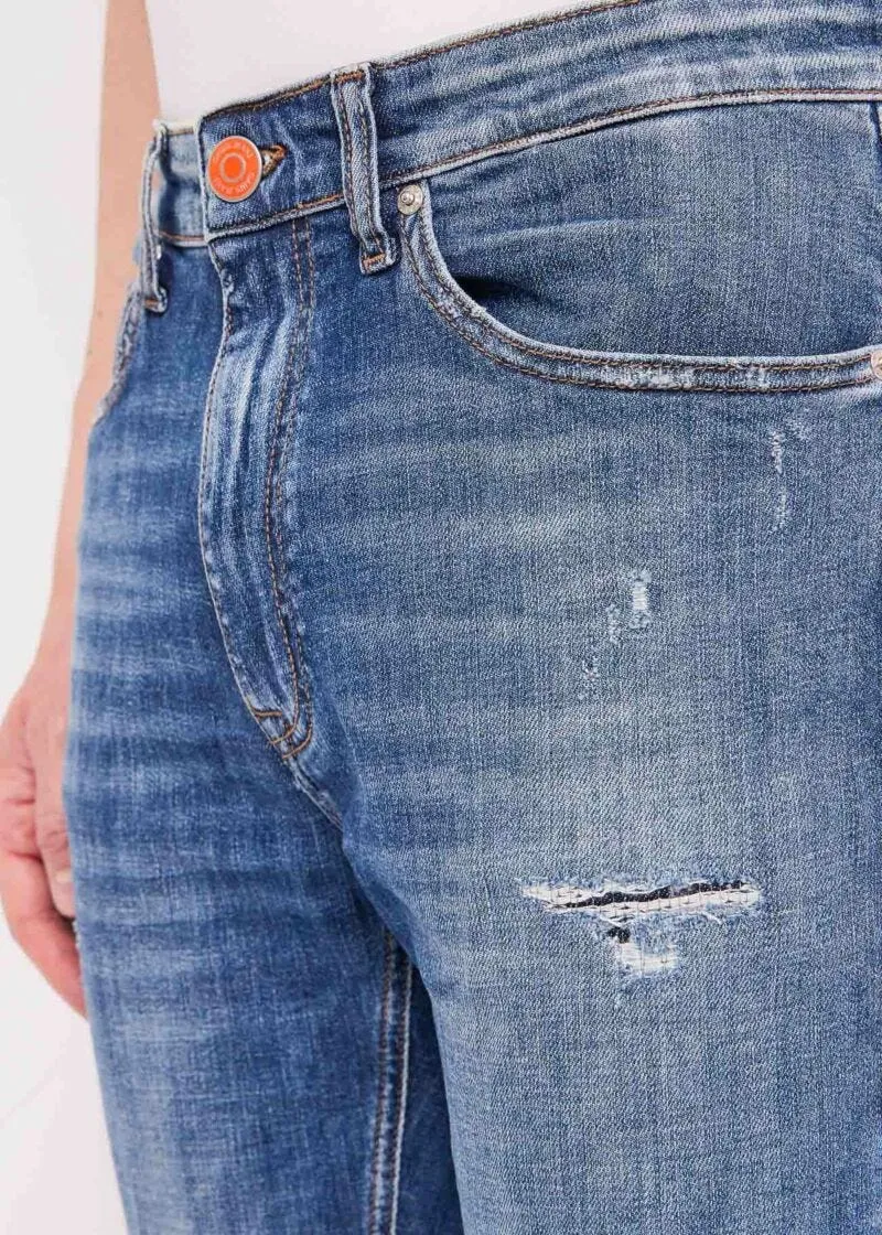 Jeans con dettagli destroyed