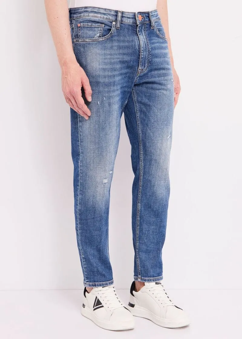 Jeans con dettagli destroyed