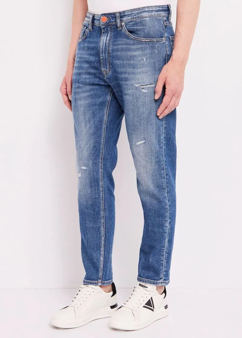 Jeans con dettagli destroyed