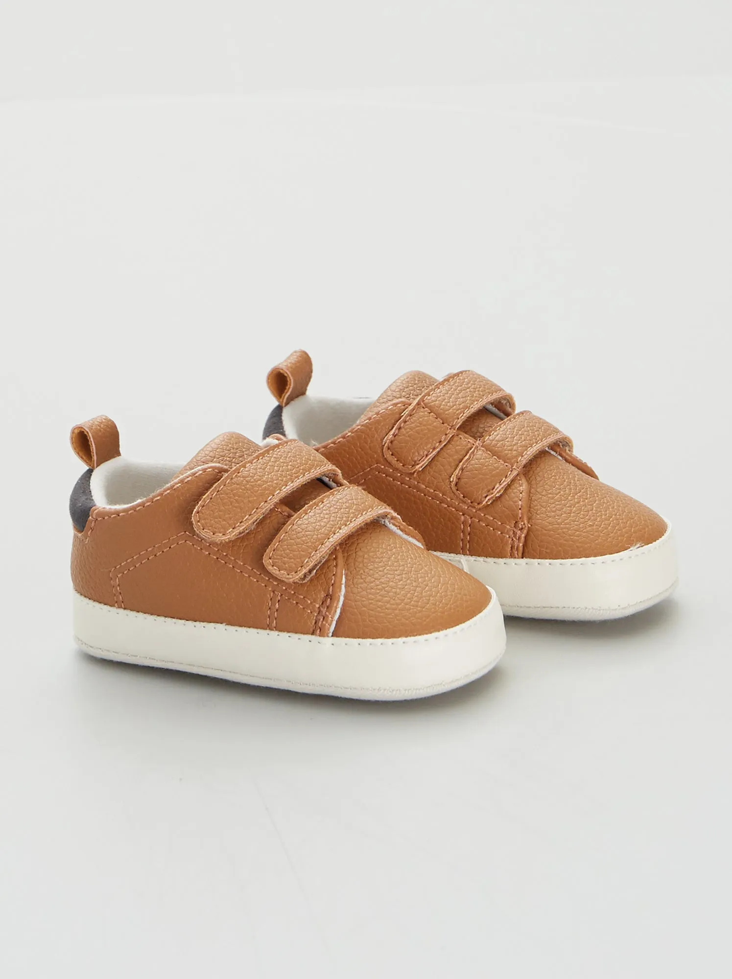 Scarpe da ginnastica bicolori a strappo - MARRONE
