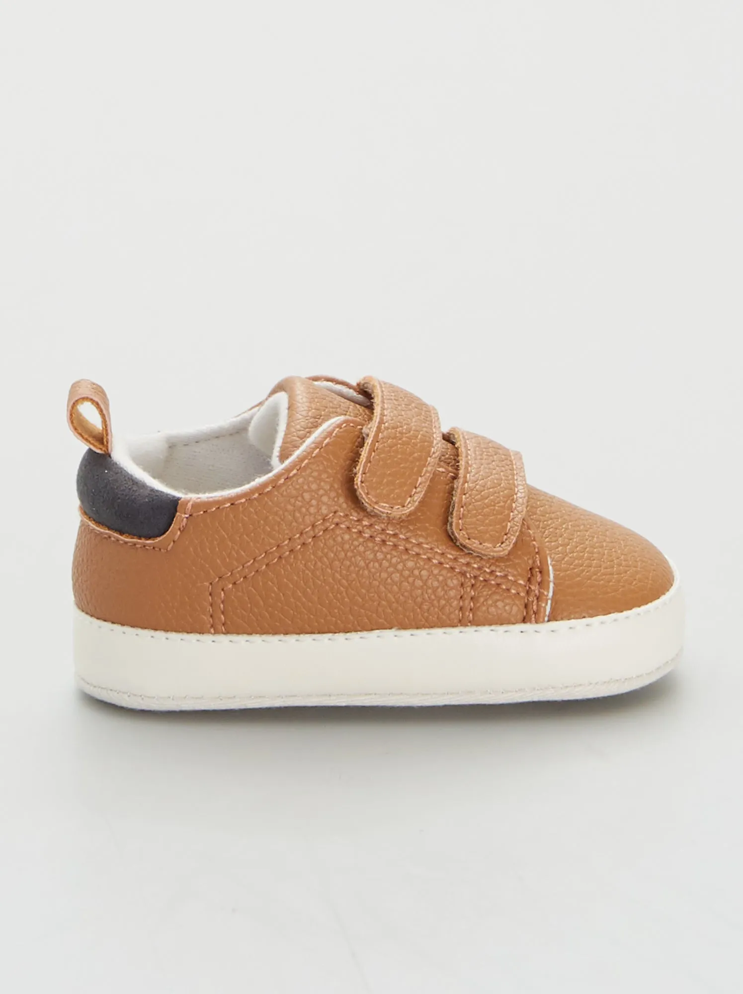 Scarpe da ginnastica bicolori a strappo - MARRONE