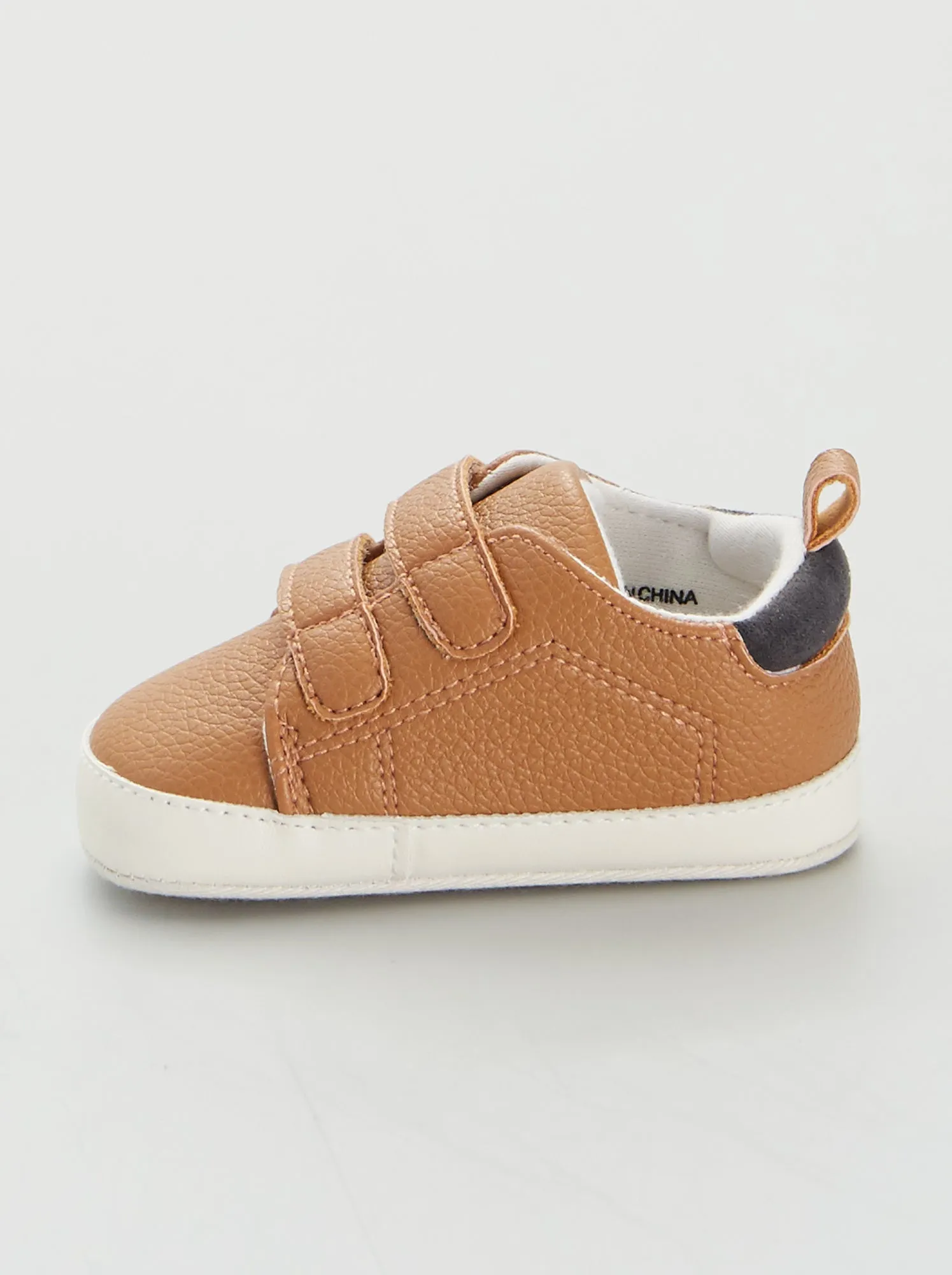 Scarpe da ginnastica bicolori a strappo - MARRONE