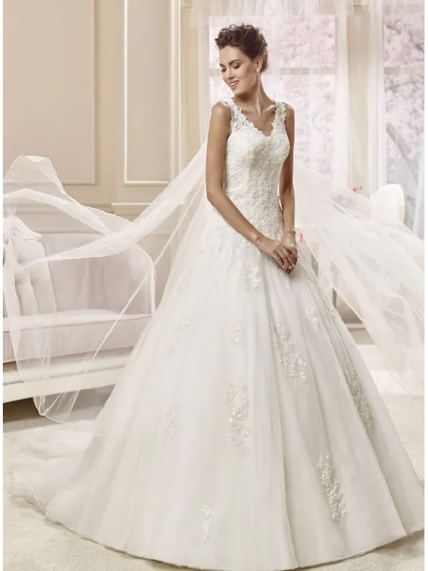 Vestito da Sposa con corpetto in pizzo fasciante sui fianchi e gonna ampia